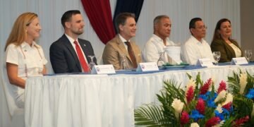 Belice recibe $125 millones de Estados Unidos para educación y energía