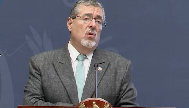 Arévalo pide eliminar barreras contra pueblos indígenas en Guatemala