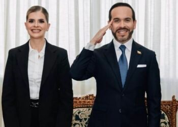 Presidente de Colombia pide a mandataria de Costa Rica estudiar eliminación de visa para sus ciudadanos