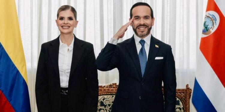 Presidente de Colombia pide a mandataria de Costa Rica estudiar eliminación de visa para sus ciudadanos