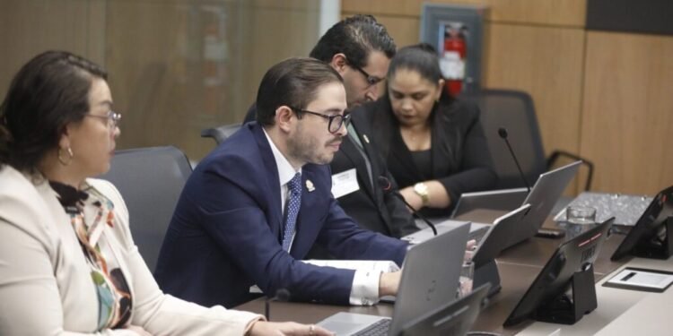 El Poder Judicial ha bajado la cantidad de condenados con medidas alternas, según ministro costarricense