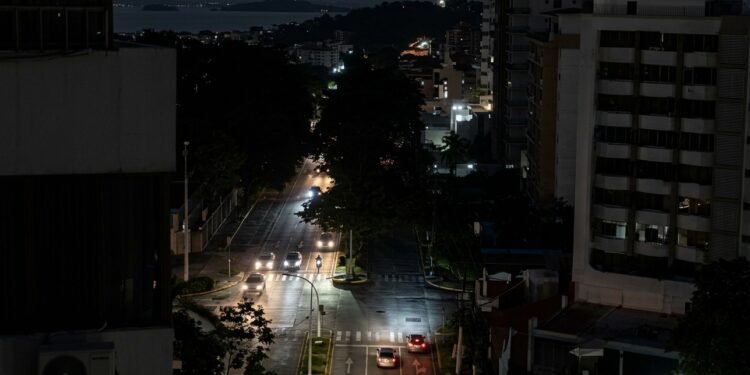Apagón en Panamá deja sin luz a más de 375 mil clientes