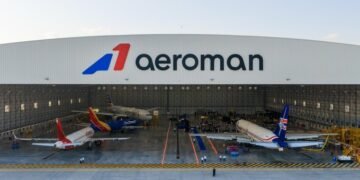 La estadounidense AAR toma el control de Aeroman en El Salvador con la compra del 65 % de su matriz