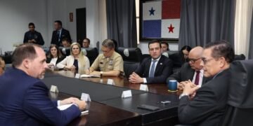 Embajador de EE UU destaca reunión de subsecretario de Guerra con autoridades de seguridad en Panamá