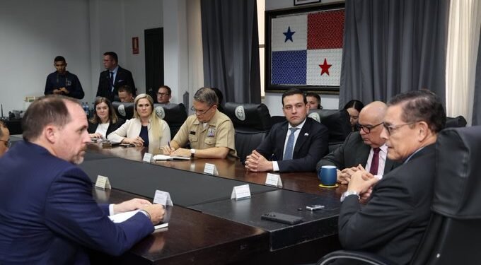 Embajador de EE UU destaca reunión de subsecretario de Guerra con autoridades de seguridad en Panamá