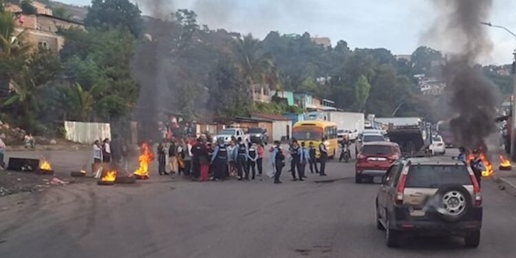 Protestas en Honduras tras nueva alza de los precios de combustibles