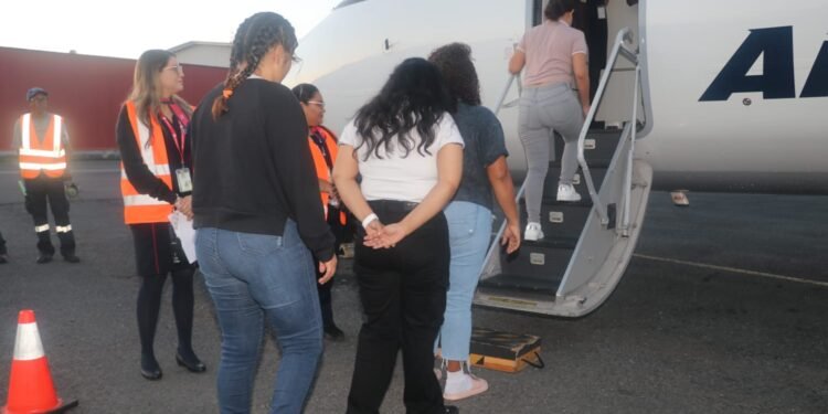 Panamá deporta y expulsa a 35 nicaragüenses por infracciones migratorias