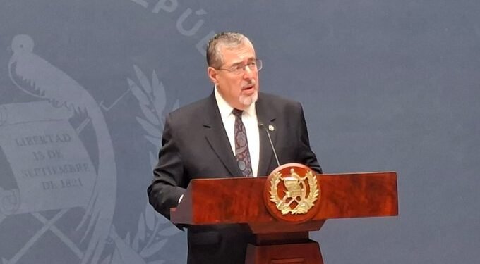 Presidente guatemalteco sospecha de ataques coordinados para generar alarma mientras sigue investigación sobre matanza en Huité