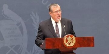 Presidente guatemalteco sospecha de ataques coordinados para generar alarma mientras sigue investigación sobre matanza en Huité