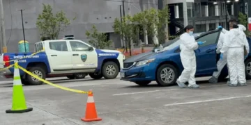 Hallan cadáver de joven maniatado dentro de un automóvil en Tegucigalpa