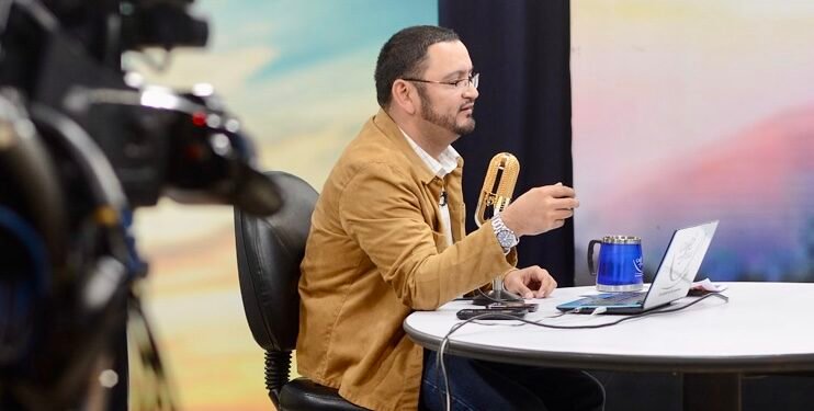 EE UU acusa a periodista nicaragüense Luis Galeano de exceder su estadía mientras espera asilo