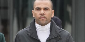 El exastro del Barcelona Dani Alves participará en San Salvador en actividad ciclista promovida por el gobierno
