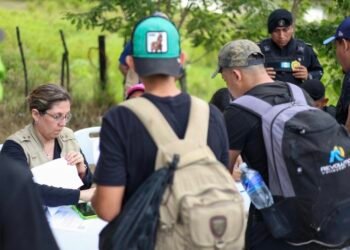 Guatemala detecta a 250 hondureños en tránsito migratorio y ordena salida a otros 100