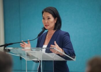 La presidenta peruana anuncia visita a El Salvador para hablar con Bukele de seguridad