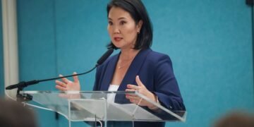 La presidenta peruana anuncia visita a El Salvador para hablar con Bukele de seguridad