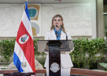 Presidenta costarricense reafirma lucha contra “ideología de género” en las escuelas