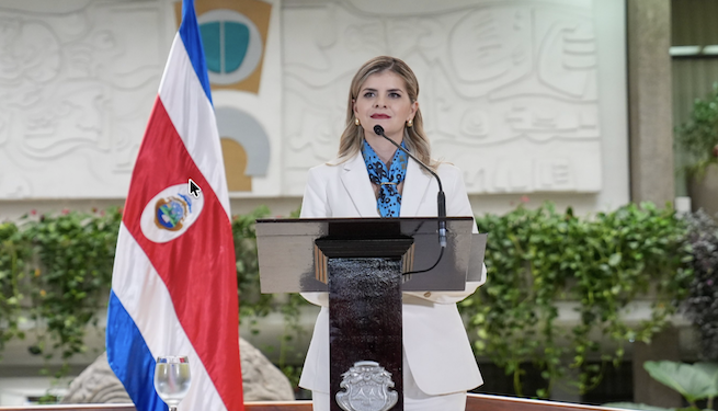 Presidenta costarricense reafirma lucha contra “ideología de género” en las escuelas