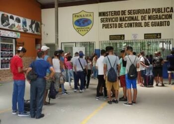 El flujo migratorio inverso cambia la ruta en Panamá: casi 13 veces más personas van al sur que las que entran por Darién