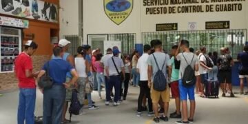 El flujo migratorio inverso cambia la ruta en Panamá: casi 13 veces más personas van al sur que las que entran por Darién