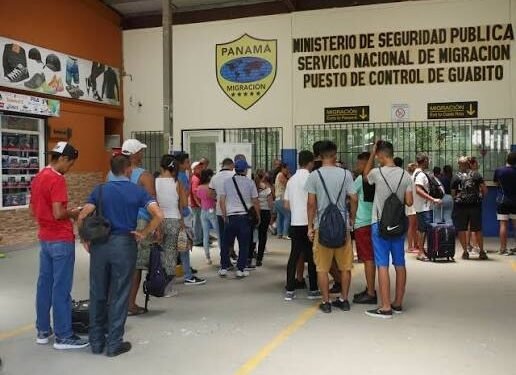 El flujo migratorio inverso cambia la ruta en Panamá: casi 13 veces más personas van al sur que las que entran por Darién