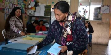 Mujeres podrían definir las próximas elecciones en Guatemala: son casi el 54 % del padrón