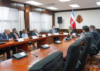 Ministro de Hacienda rechaza revocar recorte de $52 millones al Poder Judicial en Costa Rica
