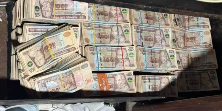 Autoridades guatemaltecas incautan más de Q.2 millones en efectivo y armas a la Mara Salvatrucha