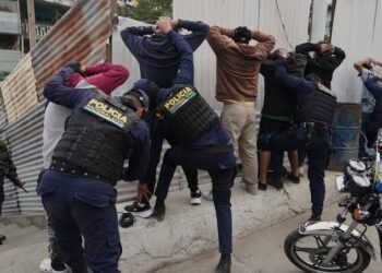 Cable e internet, el nuevo negocio de las pandillas en Guatemala: investigan a 3 empresas por posibles vínculos criminales