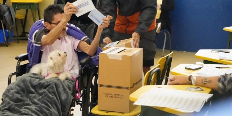 Gobierno de Costa Rica busca recortar más de $41 millones al Tribunal Electoral, pese a organización para elecciones de 2028