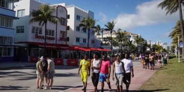 Crisis de vivienda en Miami: jóvenes con empleo no pueden dejar la casa de sus padres