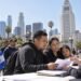 Los Ángeles prepara ayuda legal y para pagar alquileres a salvadoreños con TPS