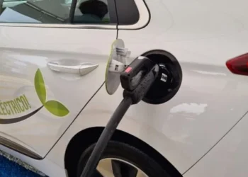 Gobierno costarricense pide eliminar exoneraciones de impuestos para vehículos eléctricos