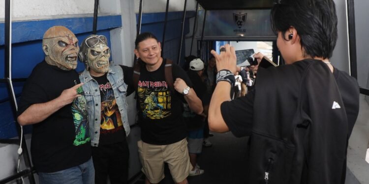 Iron Maiden desata la algarabía en El Salvador antes de su concierto