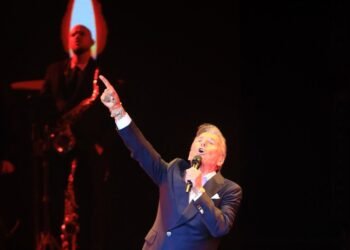Ricardo Montaner vuelve a El Salvador y convierte sus clásicos en una noche de nostalgia