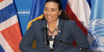 Fernández nombra a la diplomática de carrera Ana Elena Pinto como nueva canciller de Costa Rica