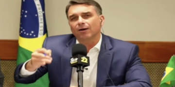 Flávio Bolsonaro lidera elecciones presidenciales de Brasil pero apunta a segunda vuelta