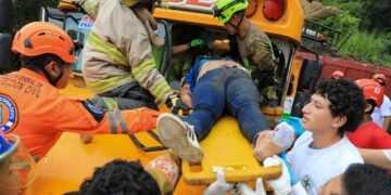 Otro accidente provocado por conductor de camión deja 5 muertos y 27 heridos en El Salvador