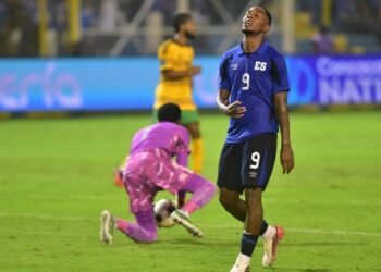 Una desteñida selección salvadoreña pierde en casa 2-0 ante Jamaica y el Bolillo Gómez se hunde aún más