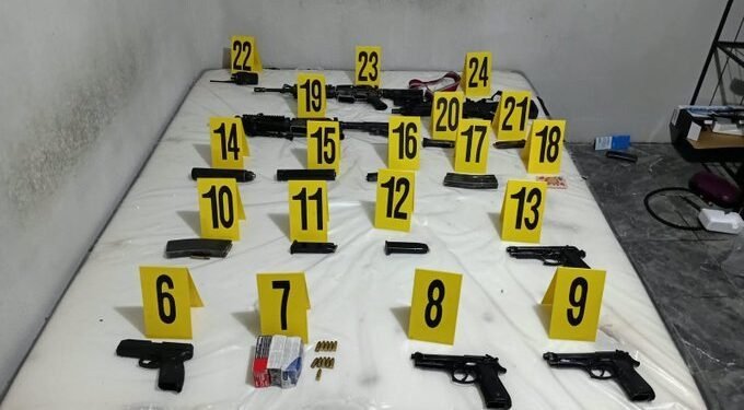 Guatemala incauta arsenal y 11 kilos de cocaína en operativo contra el Barrio 18