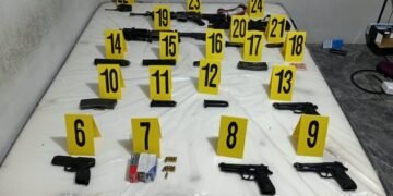 Guatemala incauta arsenal y 11 kilos de cocaína en operativo contra el Barrio 18