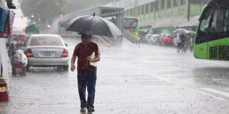 Lluvias dejan inundaciones, derrumbes y daños en Guatemala