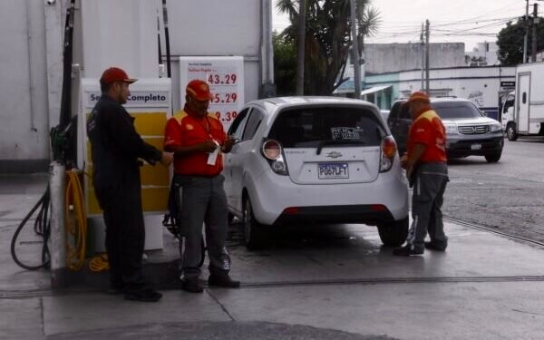 Guatemala aplica desde hoy nuevos precios de combustibles sin impuestos