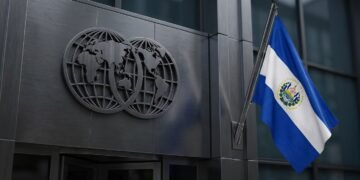 FMI libera $138 millones a El Salvador y exige avanzar con reforma de pensiones